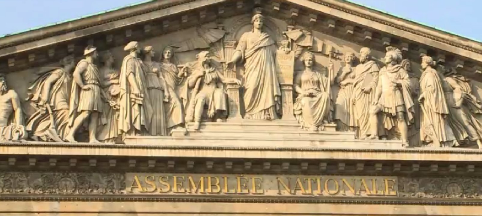 Adoption de la loi Simone Veil en faveur de l'interruption volontaire de grossesse