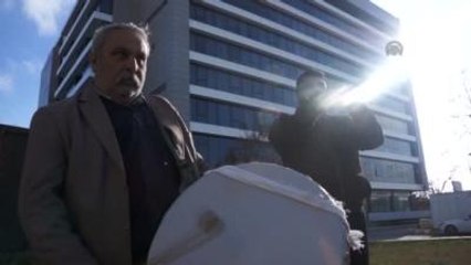 Kıymet Teyzenin" Zaferini Mahalleli Davul Zurnayla Kutladı