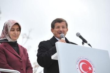 Davutoğlu, Suruç'ta Kürtçe Konuştu