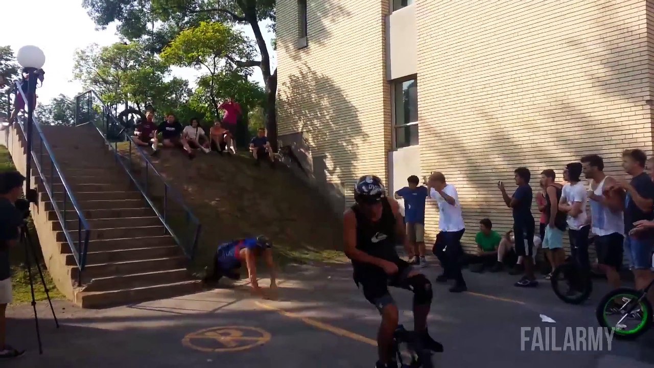 Fails dans les escaliers : compilation des plus grosses gamelles