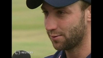 Australia's Hughes dies after being hit by ball