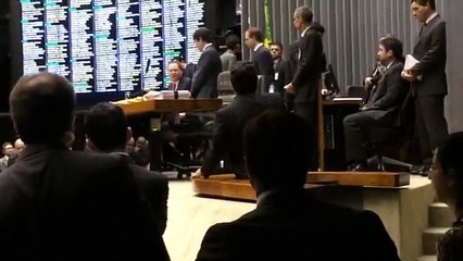 Presidente do Congresso e líder da oposição batem boca no plenário