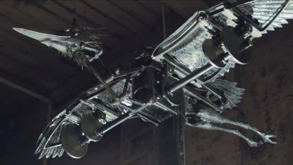 Amazing Giant Bird Sculpture Can Realistically Flap its Wings