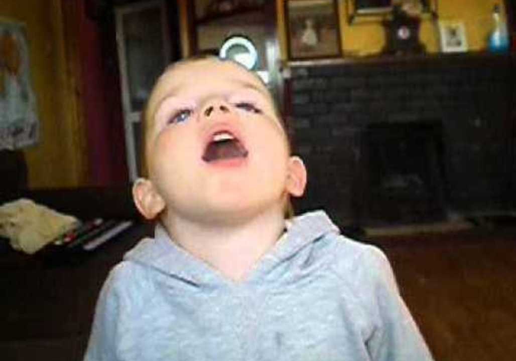Four-Year-Old Irish Boy Sings Danny Boy