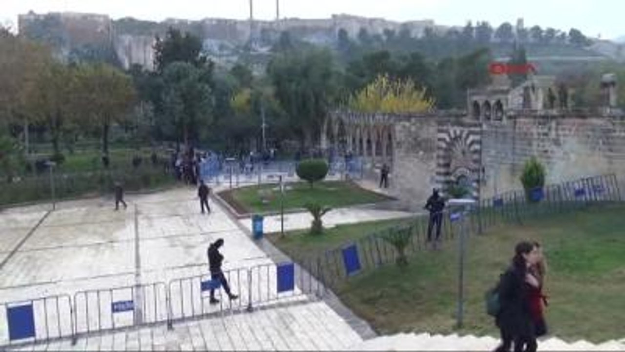 Şanlıurfa Sare Davutoğlu Balıklıgöl'ü Gezdi