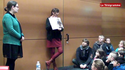 Guingamp. Un conte narré en langue des signes