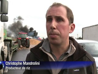 Près de Fos-sur-Mer, le "siège" des agriculteurs des Bouches-du-Rhône