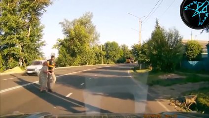 Trafikteki Yardımseverler İnsanlar İşbaşında 2014 [HD]