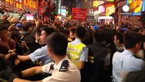 Hong Kong: smantellato Mong Kok, scontri tra manifestanti e agenti