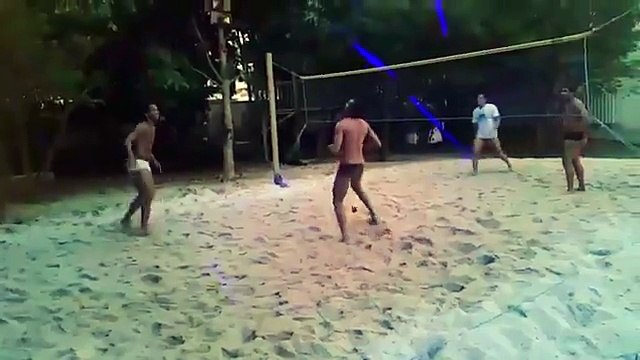 La nouvelle vidéo de foot volley de Ronaldinho et ses amis