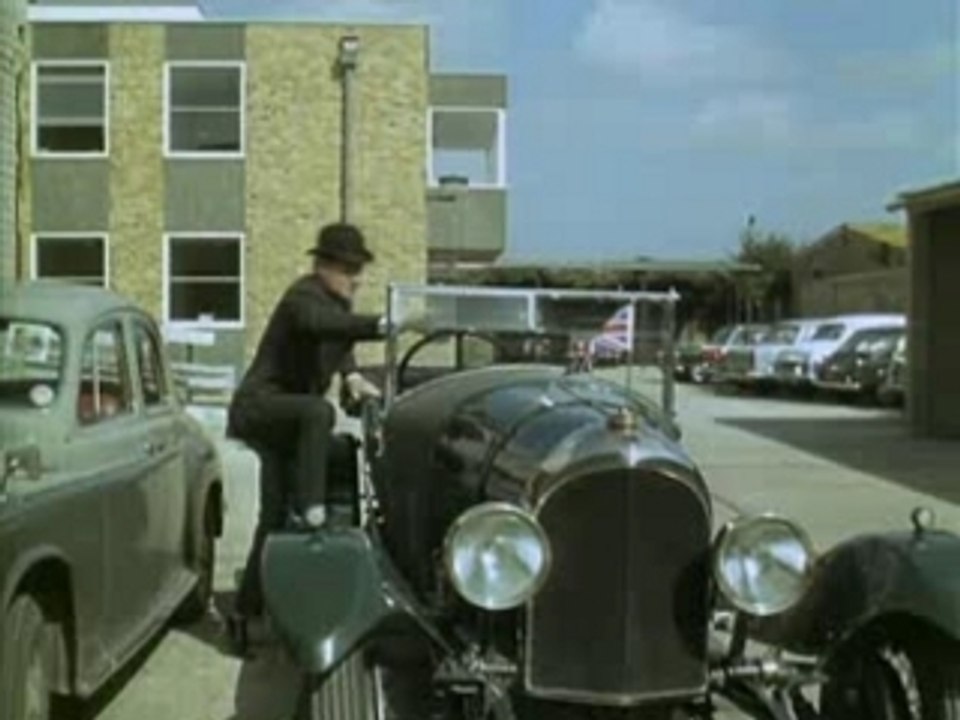 Chapeau melon et bottes de cuir 632