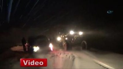 Kar Yağışı Yolda Mahsur Bıraktı