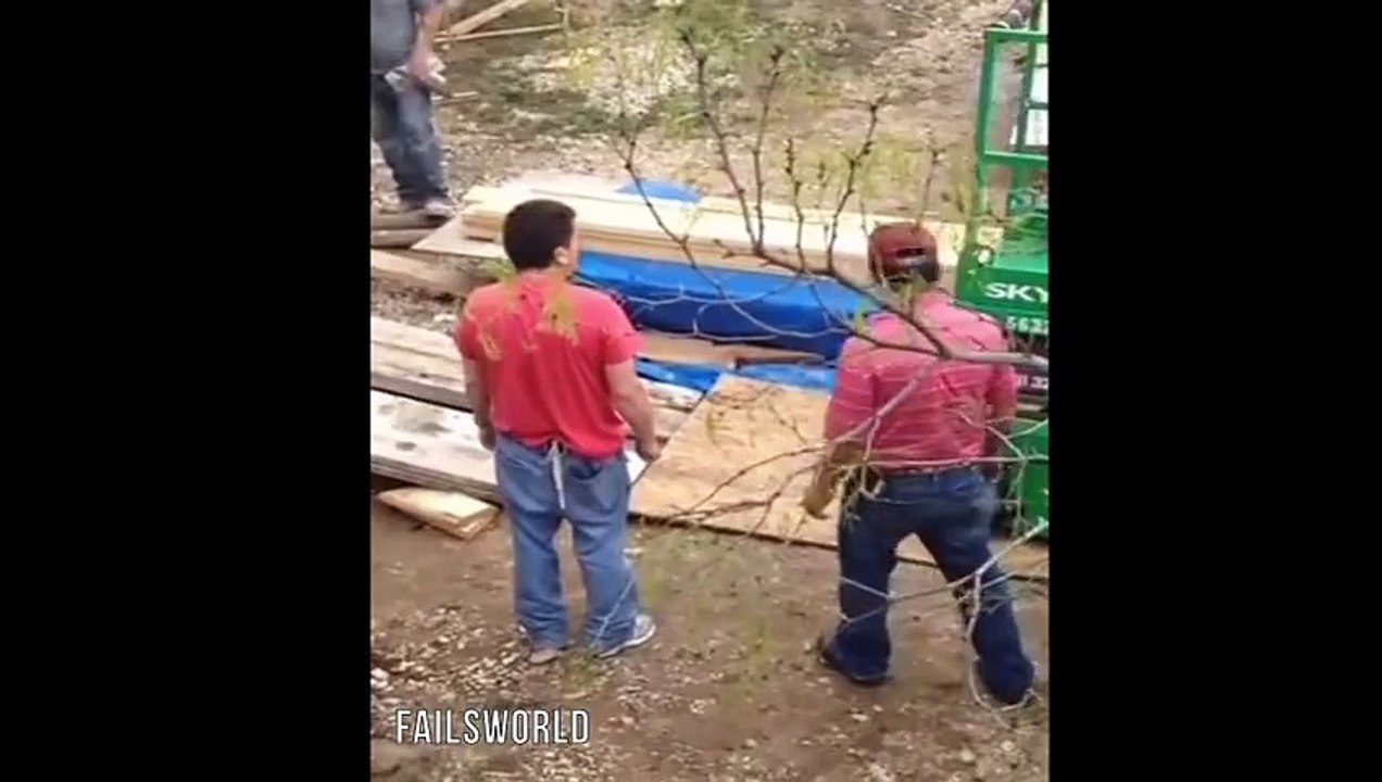 Worker on a Lift Fail __ Failsworld