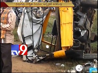 2 die, as car hits auto in West Godavari