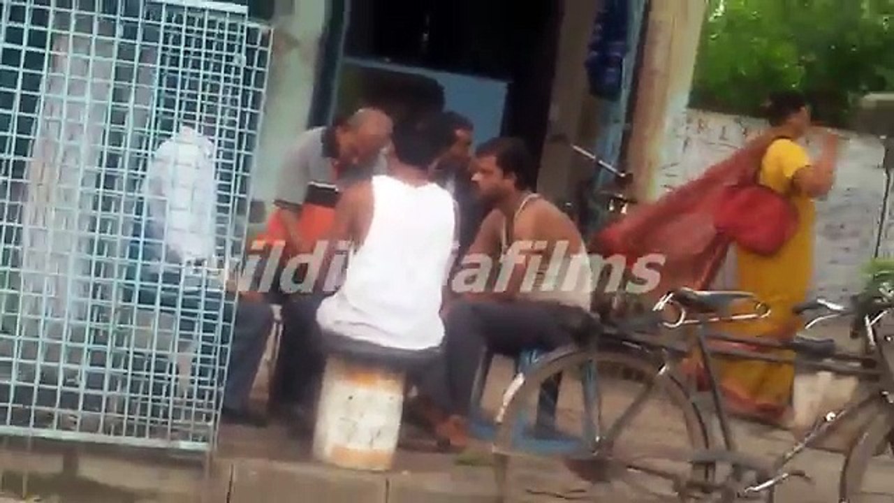 Road side pepole time pass in kolkata