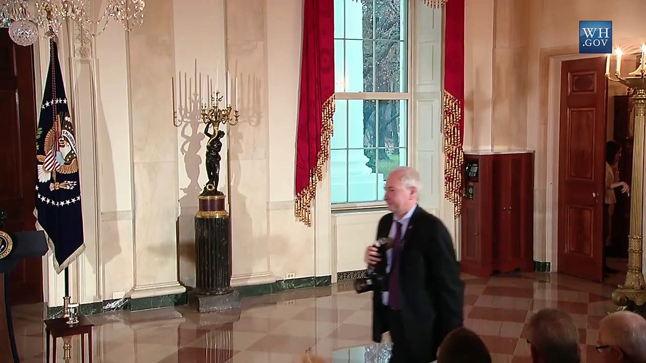 Thanksgiving : Barack Obama gracie la traditionnelle dinde