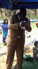 Lâché de colombe pour un enterrement : FAIL! T'as colombe elle est morte!