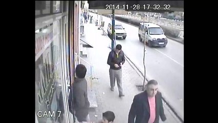 Kahraman işçinin o anları güvenlik kamerasında