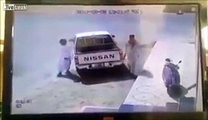 Arab Robber's unplanned bike stealing