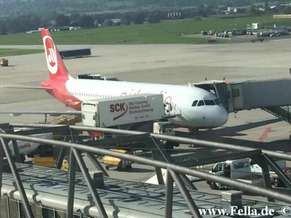 Stuttgart Flughafen mit Hubert Fella Reisebüro Fella Gruppenreise Aldiana