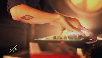 Adrien Gallo - "Ultra Moderne Solitude" (Alain Souchon cover) en live pour Monte Le Son