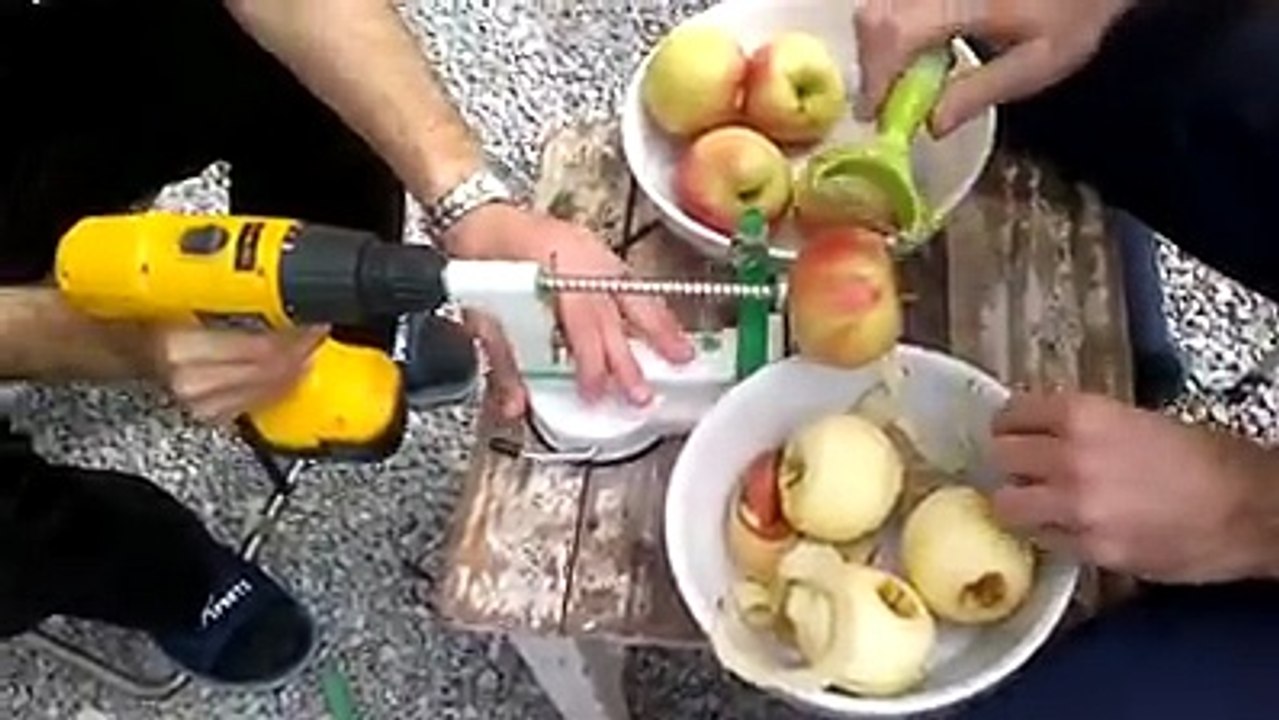 Men making apple pie