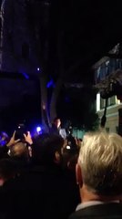 Frejus : la foule devant la permanence du FN