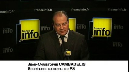 Cambadélis dénonce le "mépris" de Cameron qui critique la France