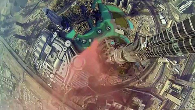 Des français battent le record du monde de base jump à Dubaï