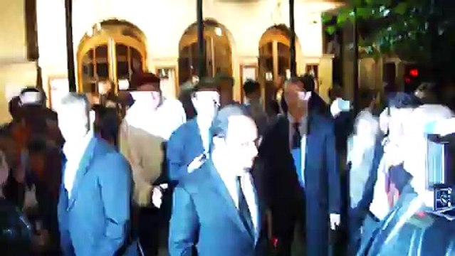 Francois Hollande à la sortie de la pièce de Bernard-Henri Lévy, Hôtel Europe