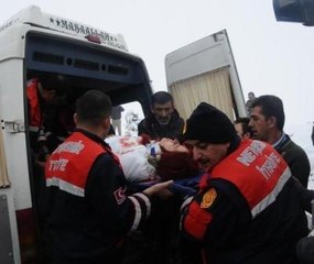 Nevşehir'de Yolcu Otobüsü ile Minibüs Çarpıştı: 2 Ölü,11 Yaralı