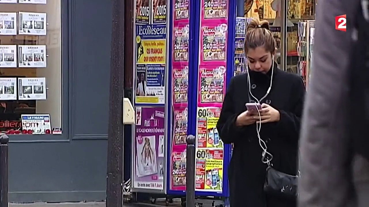 Attention, envoyer des textos donne mal au dos