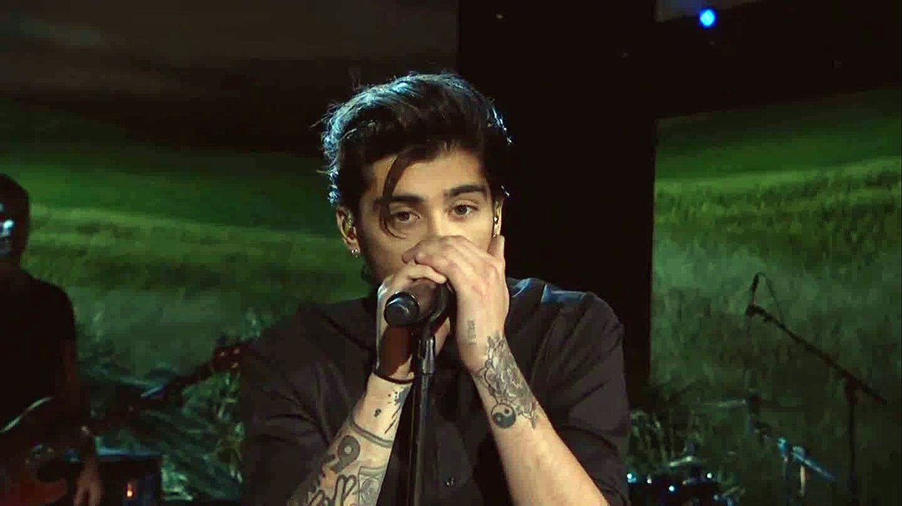 1d singingothersongwevegotobssseionsiwnanawipeutallthesaditdeasthtwhenimholdinu