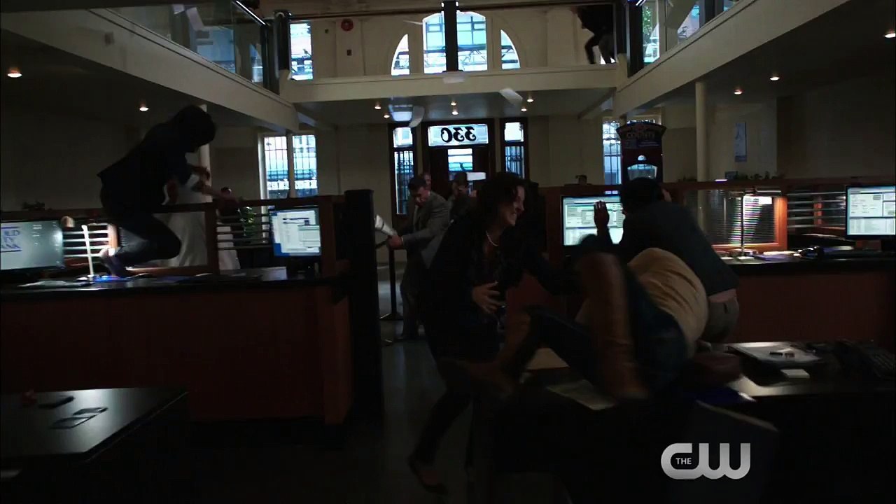 The Flash 1x08 Promo "Flash vs. Arrow"