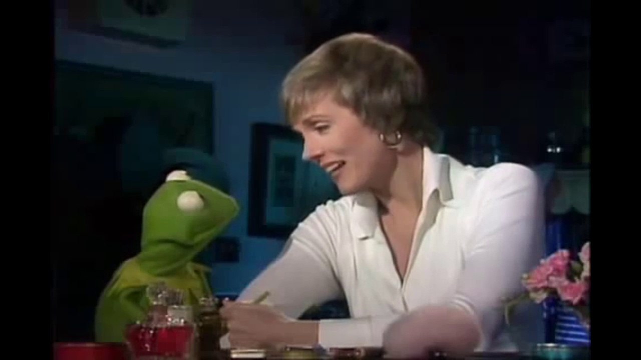 JULIE ANDREWS sings a song for Kermit, written for him by herself (HD)