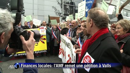 Manuel Valls devant l'Association des maires de France