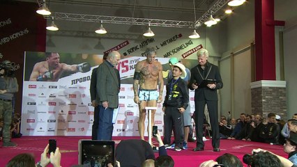Moscou: l'acteur américain Mickey Rourke remonte sur le ring