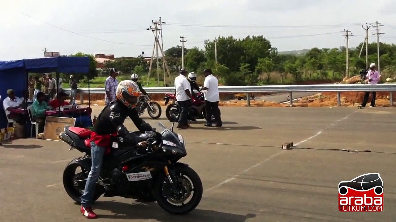 Yamaha R1 vs Honda CBR 600RR - Drag Yarışı - Araba Tutkum