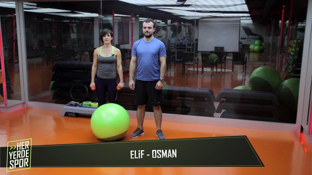 Arka Kol Kaslarını Çalıştırmak için Swissball Lying Triceps Extention - Her Yerde Spor