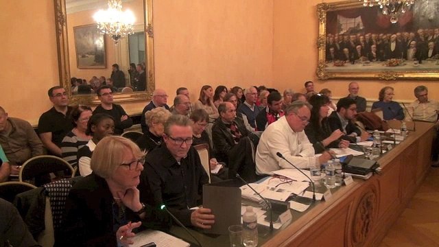 Conseil municipal d'Auxerre : Ibis, commerce centre ville, plan de sauvegarde, théâtre, Auxerrexpo, jumelage ....