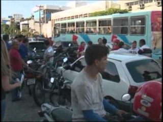 Video herunterladen: Greve de motoristas de ônibus - O Povo Notícias