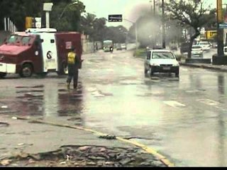 Video herunterladen: MOTOTAXISTAS AJUDAM NO TRÂNSITO