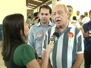 Lúcio Alcântara vota após assistir missa