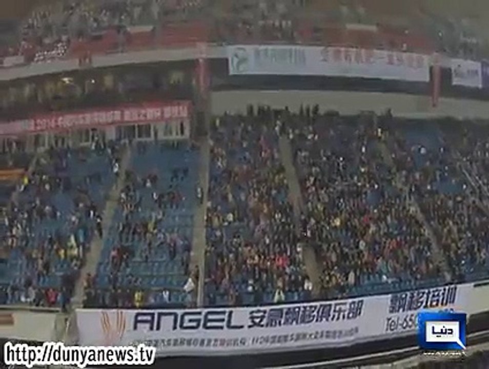 Dunya News - Man sets tightest parallel parking record