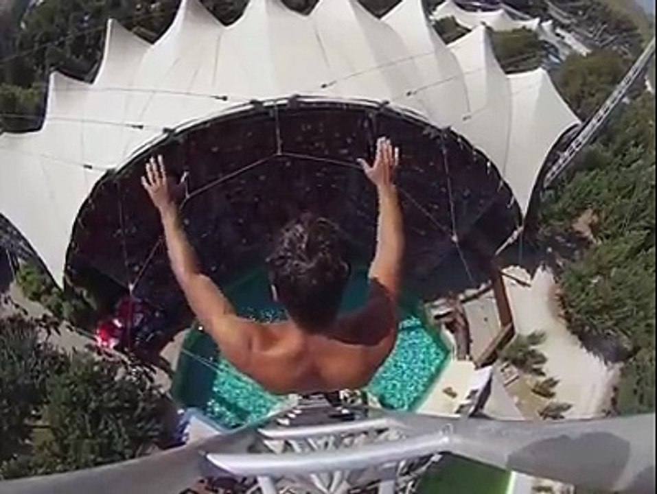 25 Metre Yükseklikten 100 km Hızla Havuza Atlamak