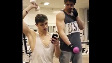 When A Cute Girl Walks Into The GYM