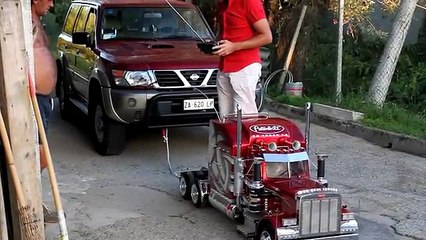 Truck Model Peterbilt 359-RC-14 Nissan Patrol vs Peterbilt