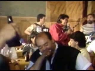 Sinan Sakic & Juzni Vetar - Sklonite case sa stola