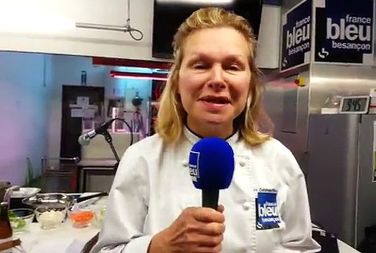 Nage de moules de bouchot bio aux petits légumes, huile et poudre de noix de Salins