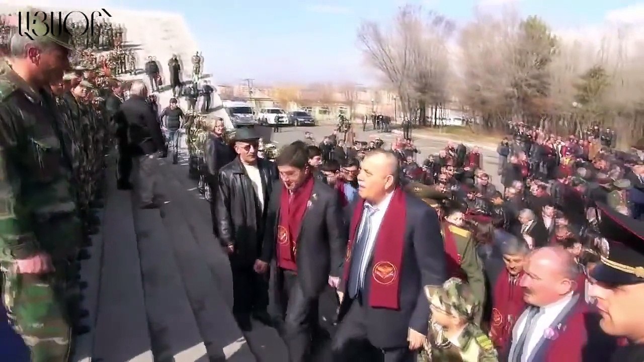 ԵՐԿՈՒ ՏԱՐԲԵՐՈՒԹՅՈՒՆ. ԽԱԲՎԱԾ ՍԵՐՈՒՆԴ